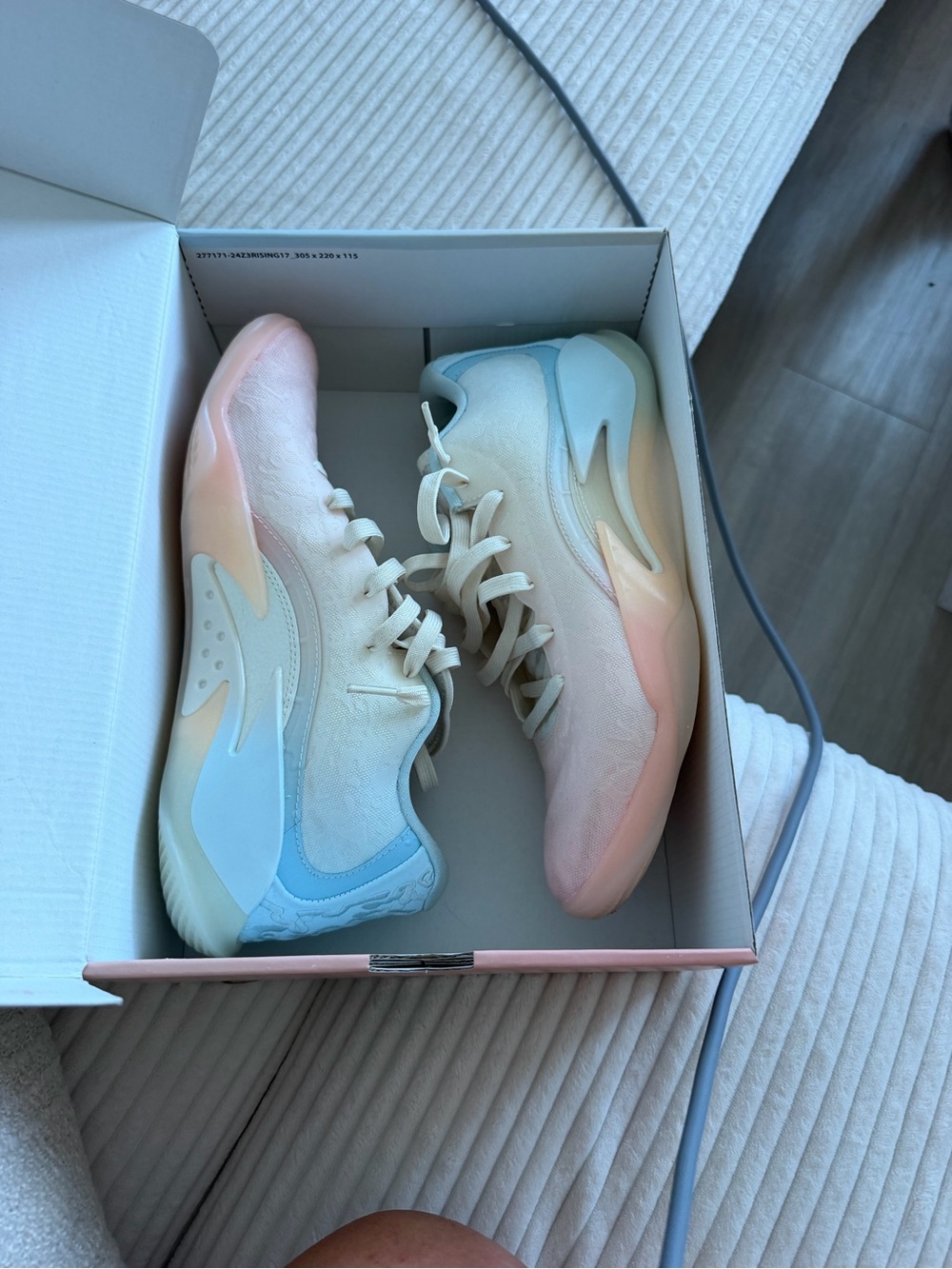 Jordan men’s 8/ women’s 9.5 Pastel Pink and Blue Gradient Athletic Shoes